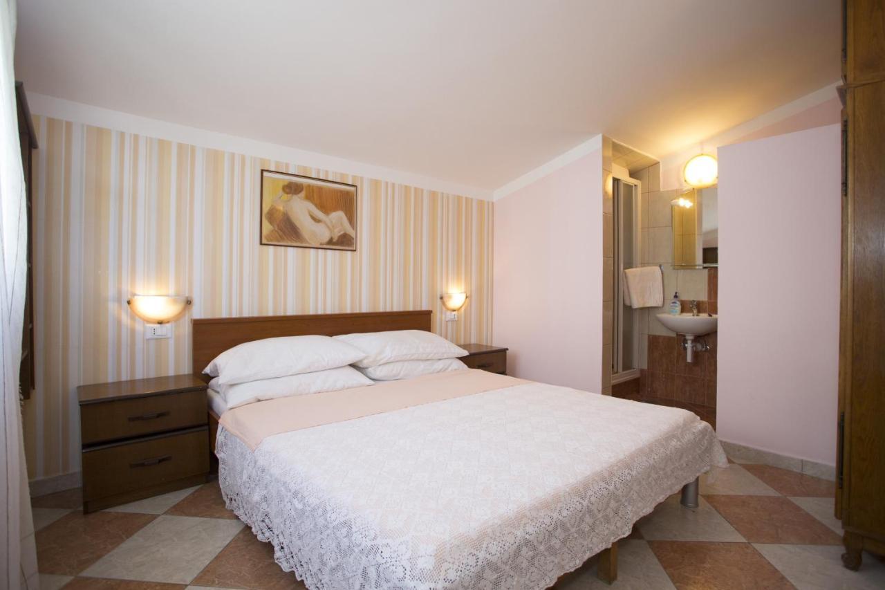 Apartments By The Sea Mavarstica, Ciovo - 12696 Τρογκίρ Εξωτερικό φωτογραφία