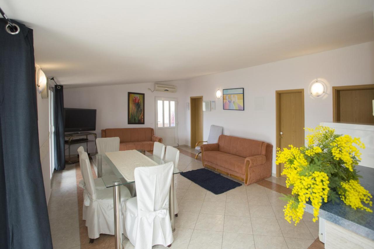Apartments By The Sea Mavarstica, Ciovo - 12696 Τρογκίρ Εξωτερικό φωτογραφία